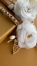 Carregar imagem no visualizador da galeria, Tiara infantil Luxo Rosas e Brilhos
