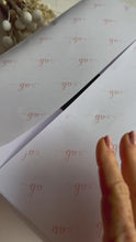 Carregar e reproduzir vídeo no visualizador da galeria, Broche Flor de Organza
